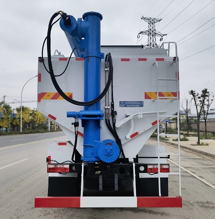 程力威牌CLW5185ZSL6型散裝飼料運(yùn)輸車(chē)